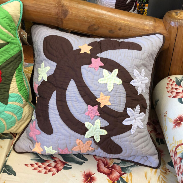 ハワイアンキルト クッションカバー ネイビーハイビスカス 46cm×46cm