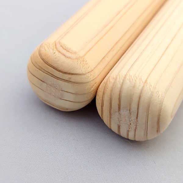 和太鼓バチ 材質：ヒノキ 太さ先端20mm～持手26mm X 長さ410mm 国産