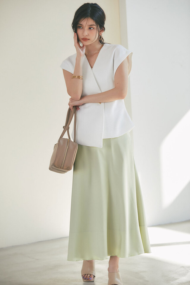 サテンナロースカート