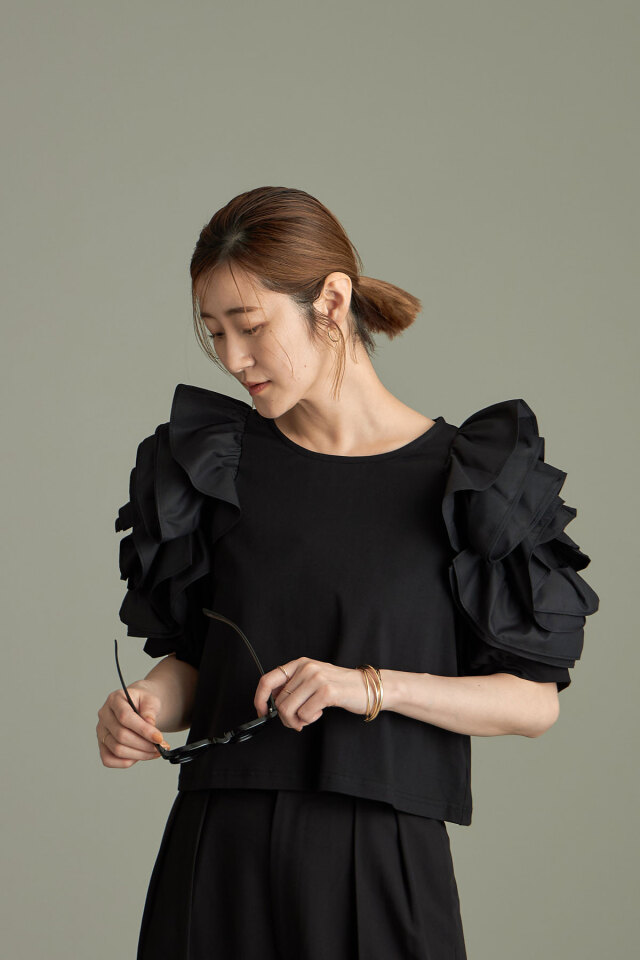 花びらスリーブトップス