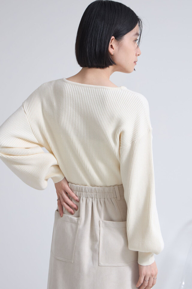 Vネックボリュームスリーブニット※一部店舗のみ入荷