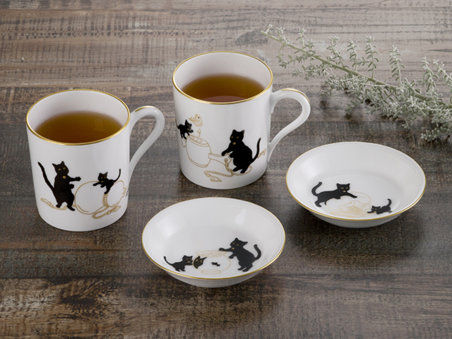 黒猫親子』-縁起物語- 豆皿その2「金魚」