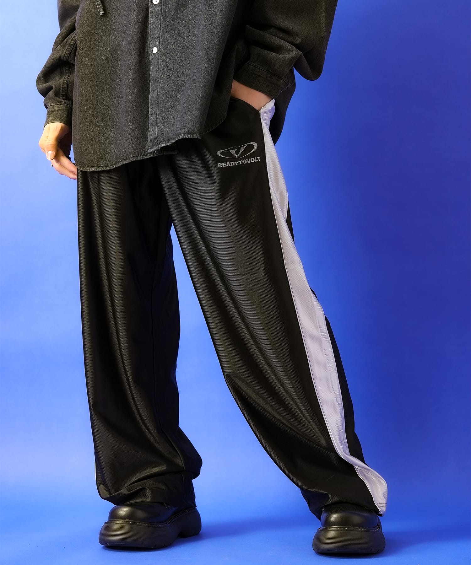 ラメロゴ＆サイドラインシャイニージャージパンツ / メンズ レディース