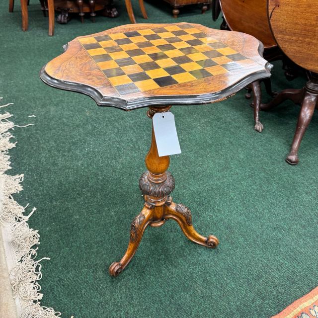 イギリス 1850年代 ウォルナット チェステーブル