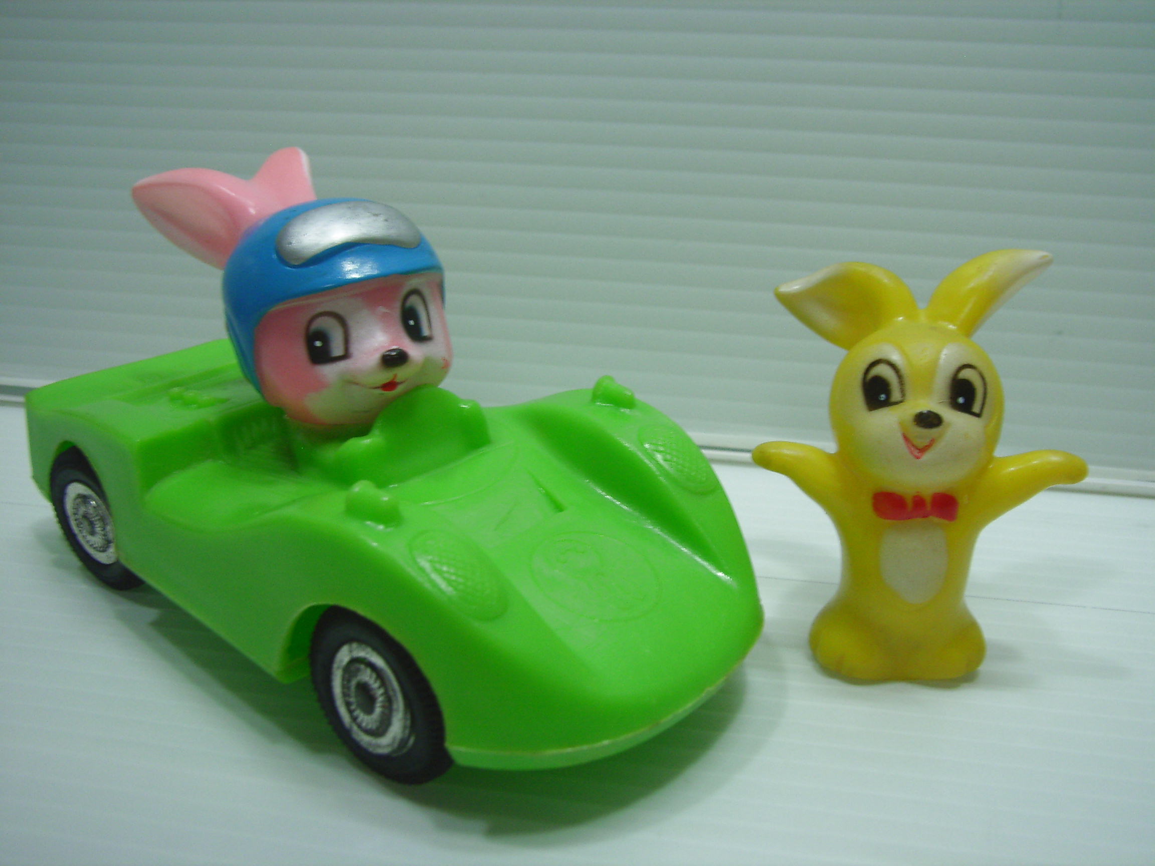 エスエス製薬 車乗りピョンちゃん ソフビ人形 長さ12．8cm 当時物