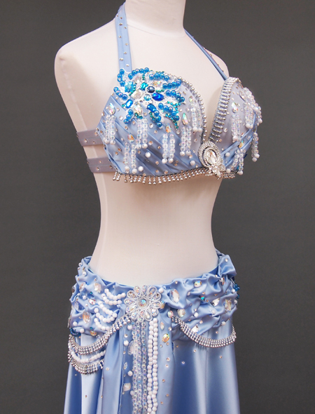 ベリーダンス衣装】清楚なブルーがドラマティック！光沢が魅力の水色の