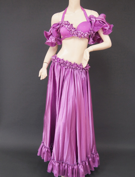 ピンクパープルの薔薇もチーフが可愛らしい！袖のフリルは脱着可能