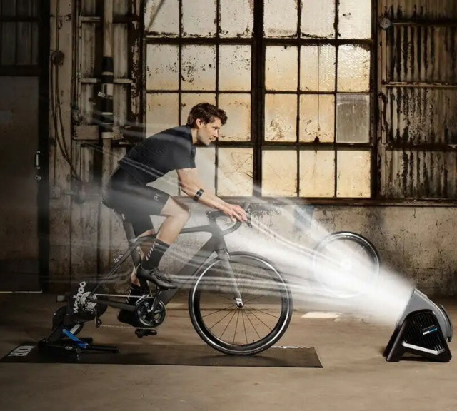 WAHOO ワフー KICKR HEADWIND Smart Fan キッカー ヘッドウインド