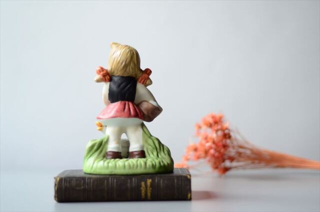 ドイツから アヒルと女の子 陶器フィギュア Goebel Hummel フンメルを