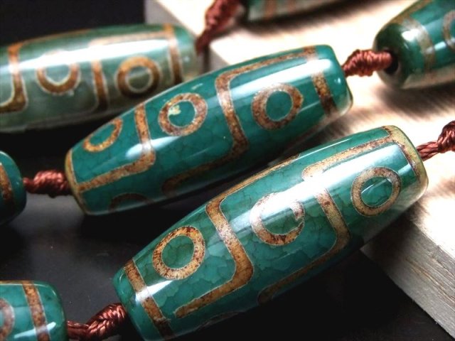 龍の鱗模様 九眼緑龍紋天珠(くがんりゅうもんてんじゅ) 連 一連8個付き