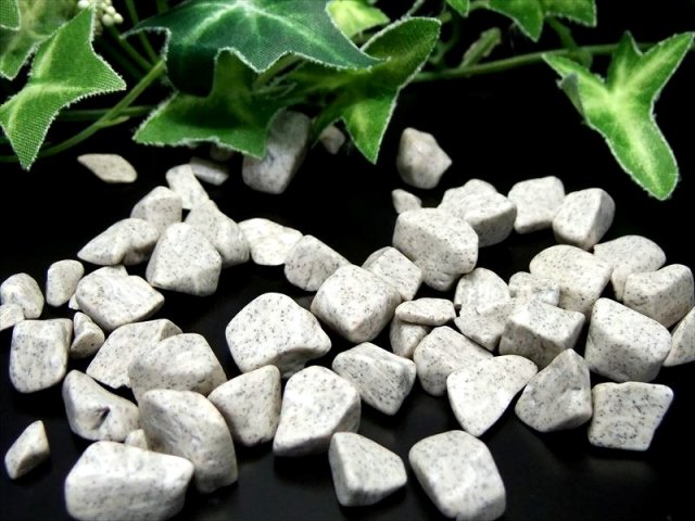 北投石 さざれ石 1袋約100g 粒平均大きさ約5mm-18mm 心身を癒す人気