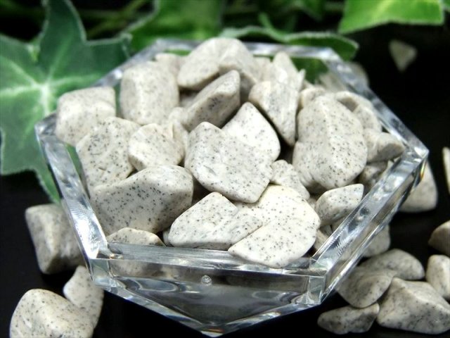 北投石 さざれ石 1袋約100g 粒平均大きさ約5mm-18mm 心身を癒す人気