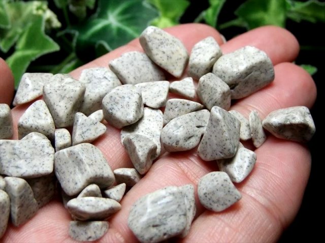 北投石 さざれ石 1袋約100g 粒平均大きさ約5mm-18mm 心身を癒す人気