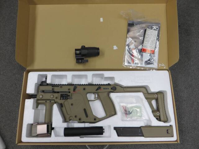 KSC】 クリスベクター SMG TAN・サプレッサー・ブースター・ホロサイト