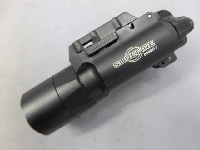 SUREFIRE】X300U-A ウエポンライト（実物）