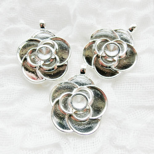 シルバーペンダントトップ・ヘッド27 カメリア 花 フラワー 最大幅25mm