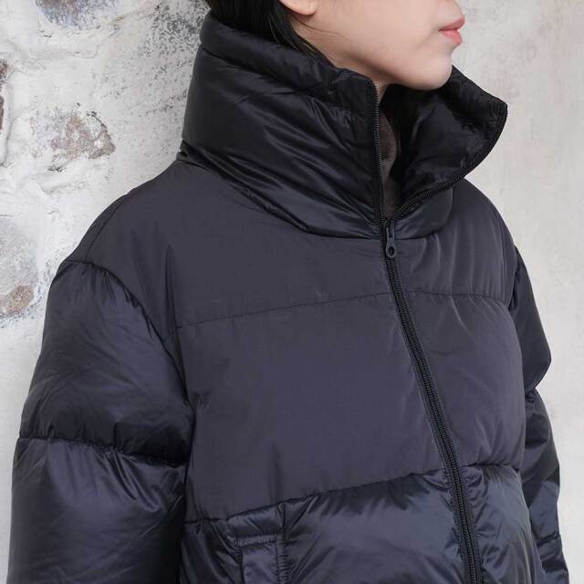 異素材コンビネーションとアレンジ性の高い襟元が特徴＊