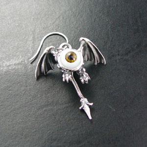 目玉コウモリ ピアス