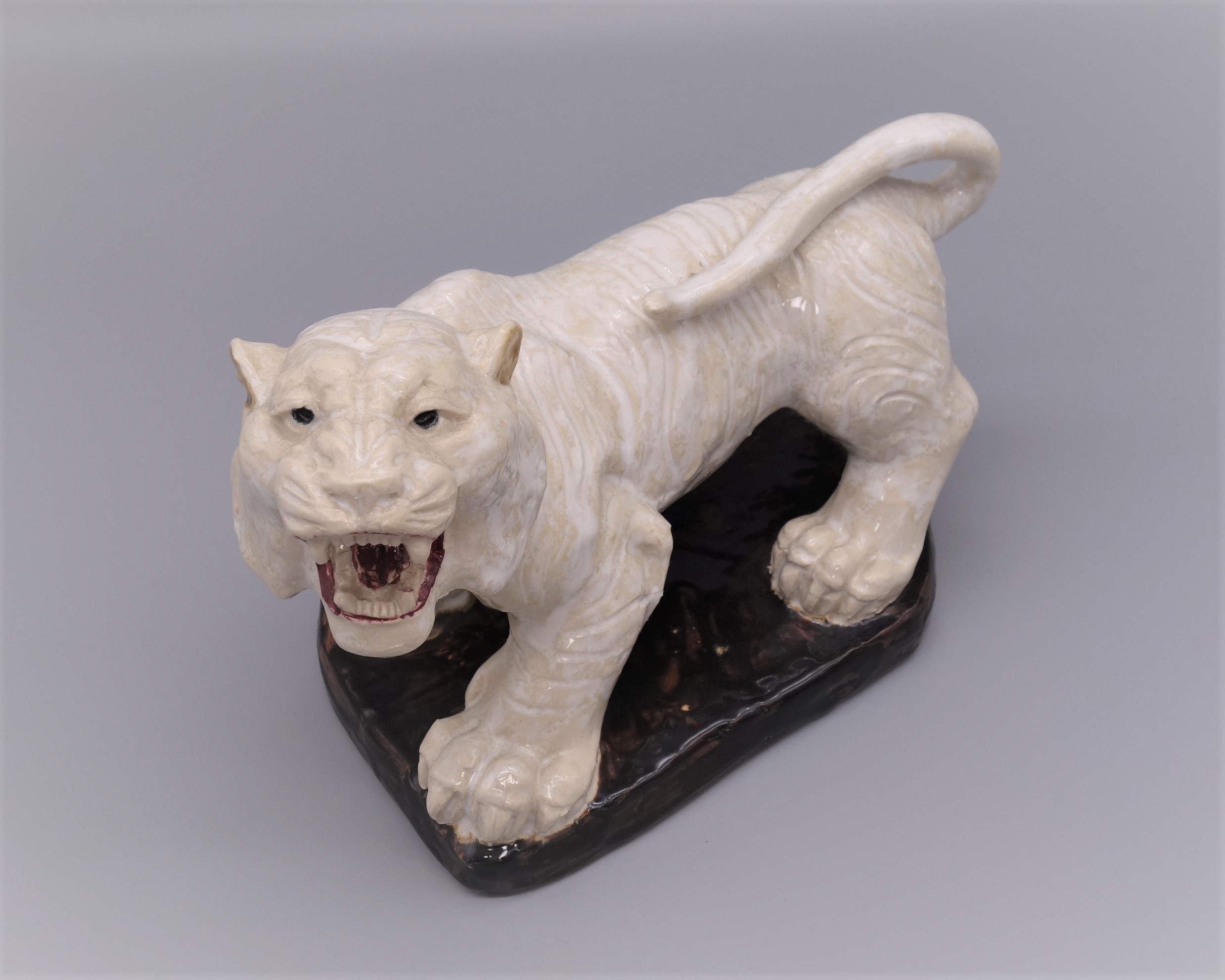 九谷焼 陶彫置物 虎 [ 乾甌窯初代 宮本知忠 ]