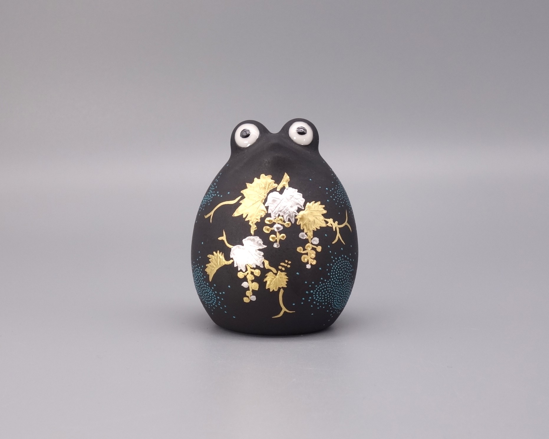 2.2号蛙 白金盛渦打青粒葡萄図（台・木札付） [ 三代 仲田錦玉 ]