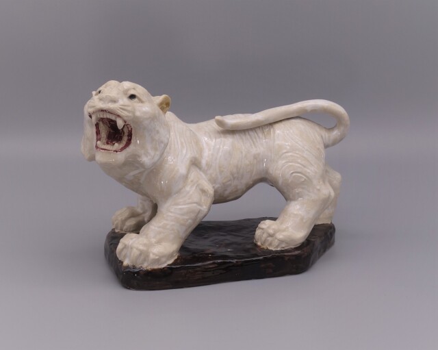 九谷焼 陶彫置物 虎 [ 乾甌窯初代 宮本知忠 ]