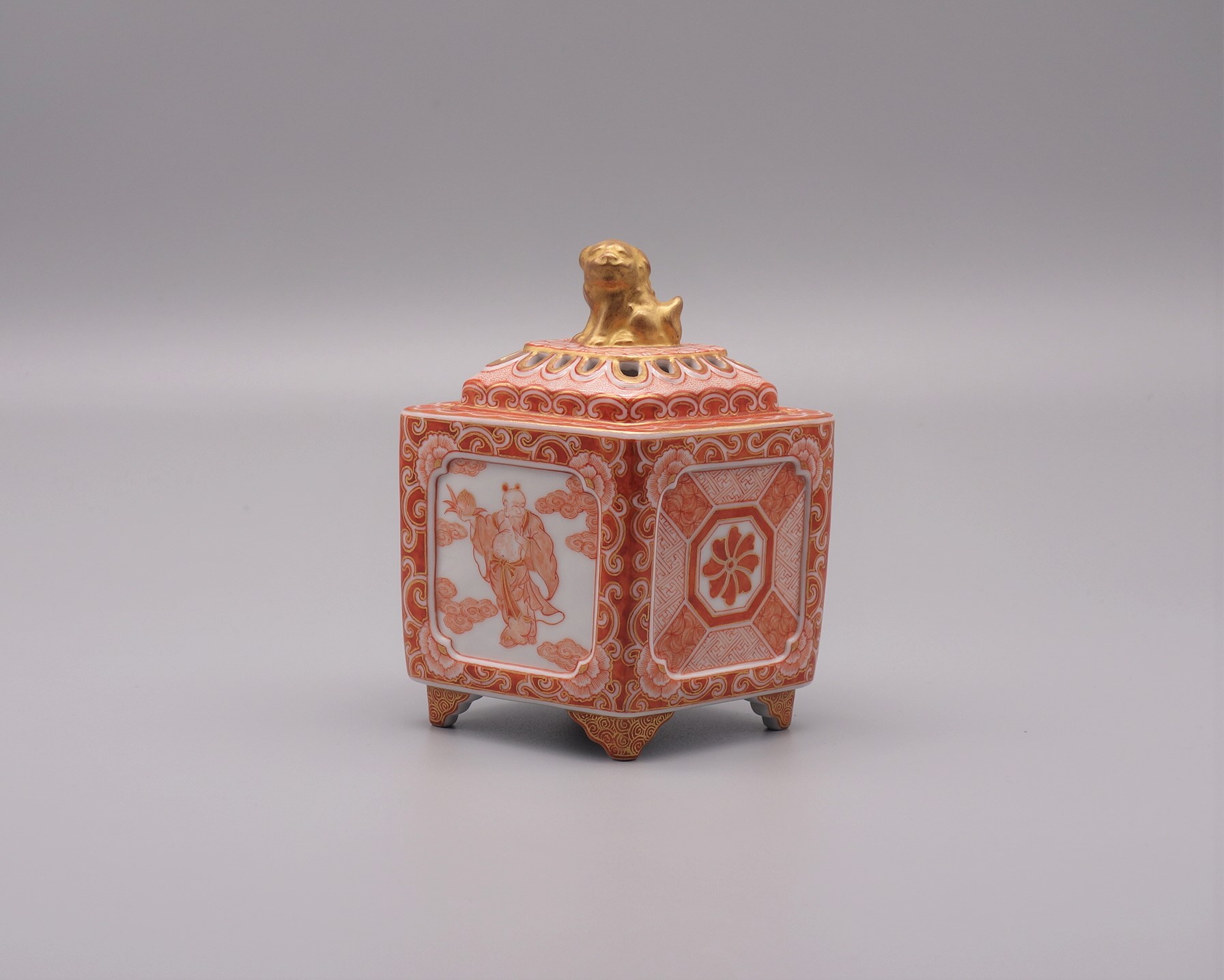 香炉（角） 赤絵細描間取仙人図 [ 大酒清山 ]