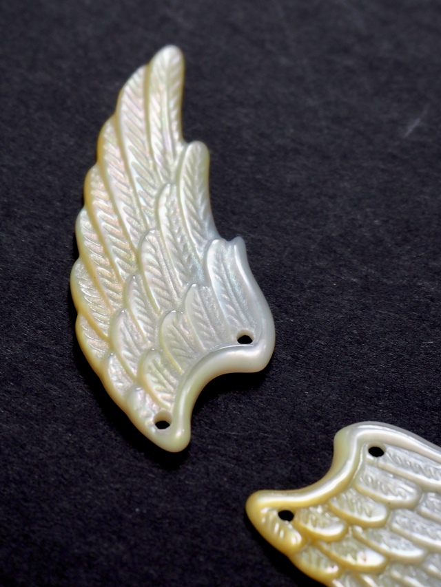 シェルビーズ - 翼[右](シロチョウガイ)【約14×35mm/1個】[メール便可
