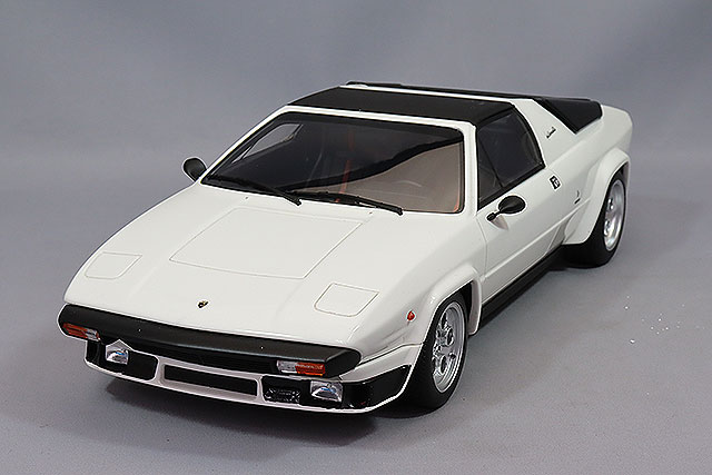 京商 1/18 ランボルギーニ カウンタック LP400S ホワイト
