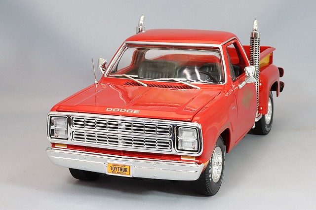 オートワールド 1/64 2023 ダッジ ラム リーベル ハボック