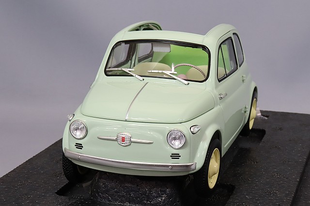 ソリド 1/18 フィアット 500 TURBINA TRIBUTE 1965 ホワイト/レッド