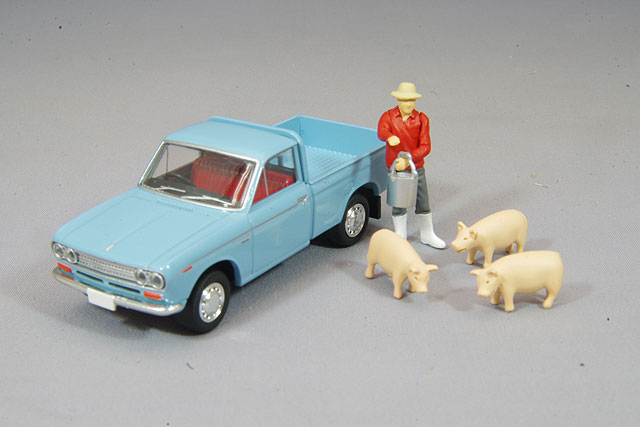 トミカリミテッドヴィンテージ 1/64 ダットサン フェアレディ 2000 銀