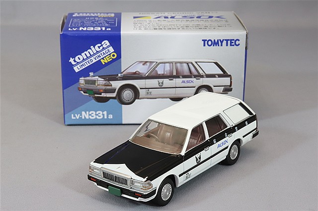 ノレブ 1/43 日産 セドリック バン デラックス 1995 ホワイト