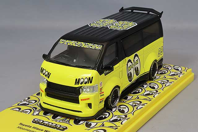 Tarmac 1/64 トヨタ ハイエース ワイドボディ TRD