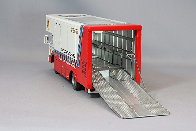EXOTO 1/43 ポルシェ マルティニ レーシングトランスポーター 1976