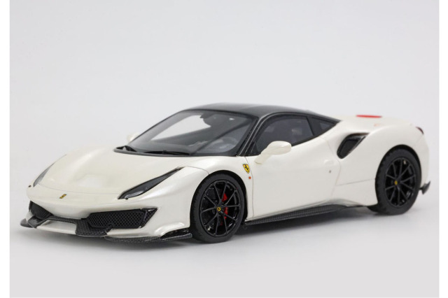 BBRC202FW1 1/43 Ferrari 488 Pista Bianco Fuji / Black Roof Red