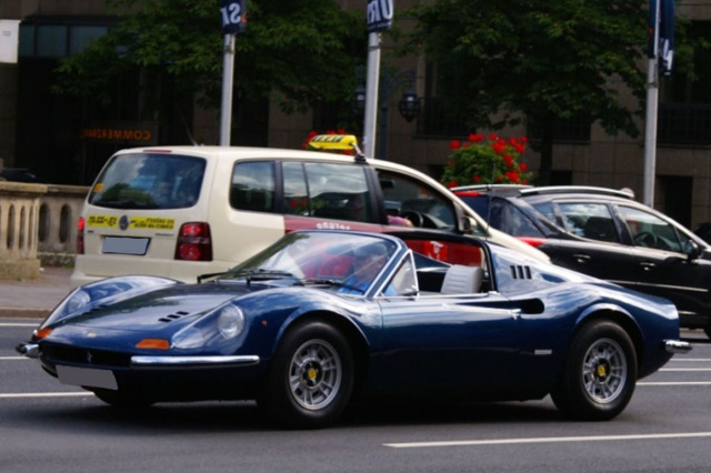 予約商品 ** BBR P18152G2 1/18 Ferrari Dino 246 GTS 1972 Blu Sera