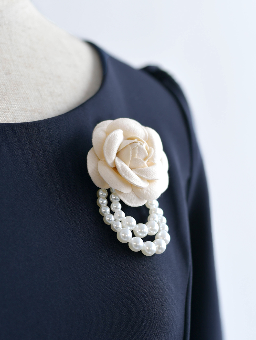 ブローチ ローズ＆パール】s0477 お色展開：ホワイト,ブラック