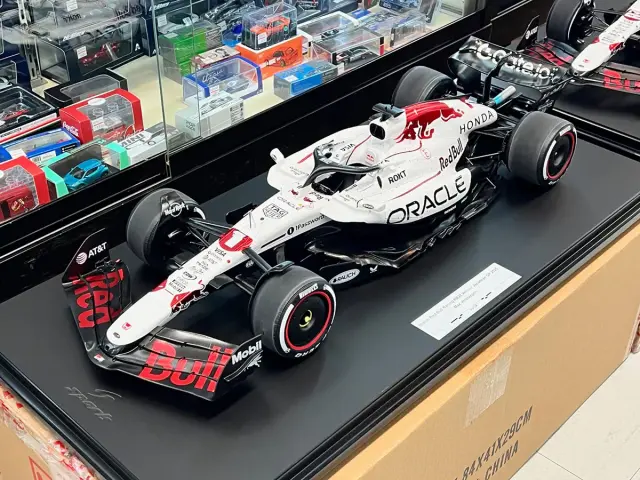 スパーク 1/43 レッドブル RB21 日本GP 2025 角田裕毅 記念ボード付き