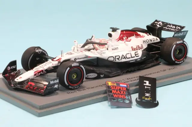 スパーク 1/43 レッドブル RB21 日本GP 2025 角田裕毅 記念ボード付き