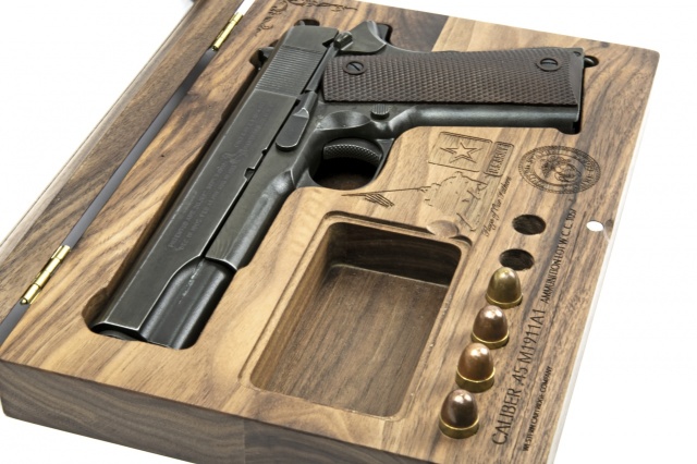 RA-TECH ウォールナット ディスプレイケース M1911（コルトガバメント