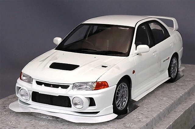 MOTORHELIX 1/18 三菱 ランサーエボリューション IV スコシアホワイト