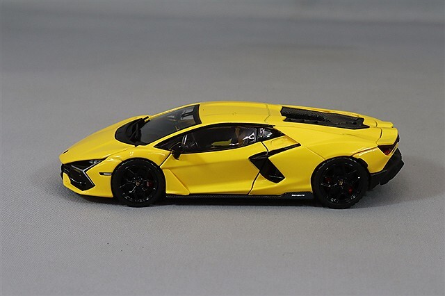 HUNG HING TOYS 1/64 ランボルギーニ レヴエルト イエロー