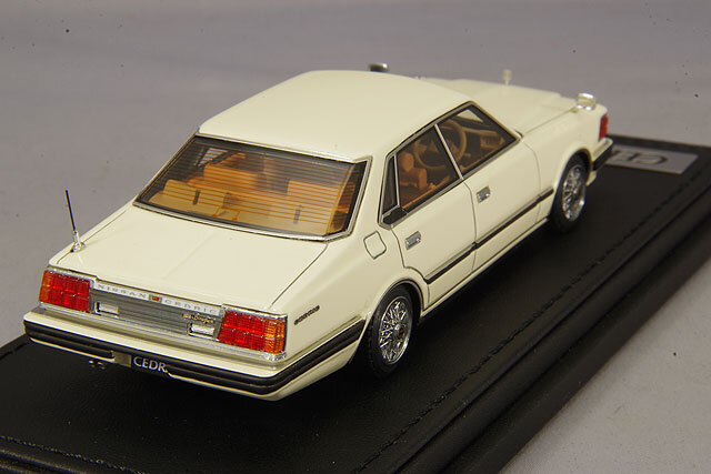 イグニッションモデル 1/43 日産 セドリック (P430) 4ドア ハード