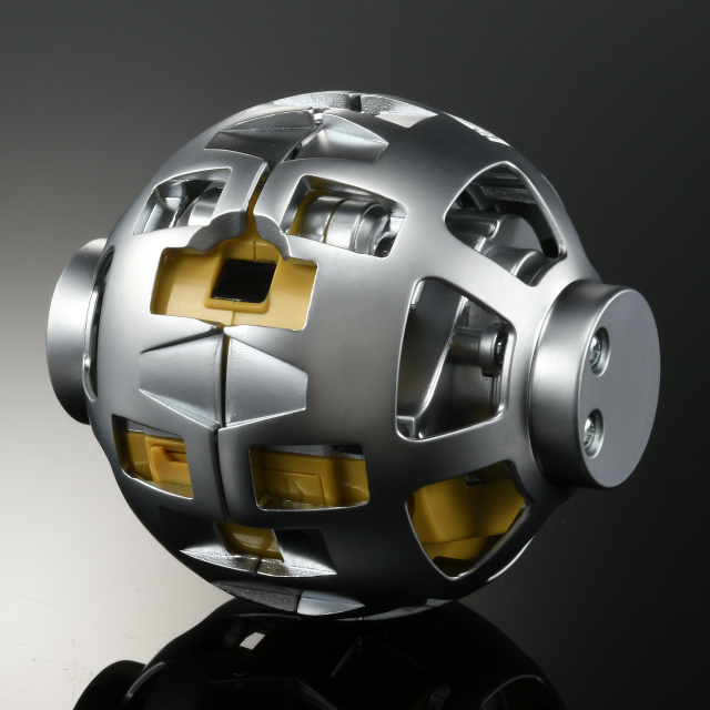 SORA-Q（ソラキュー）。JAXAとタカラトミー等の共同開発の超小型の変形