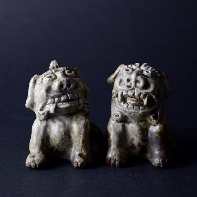 伊賀灰釉狛犬一対（共箱付） 作家「新歓嗣」