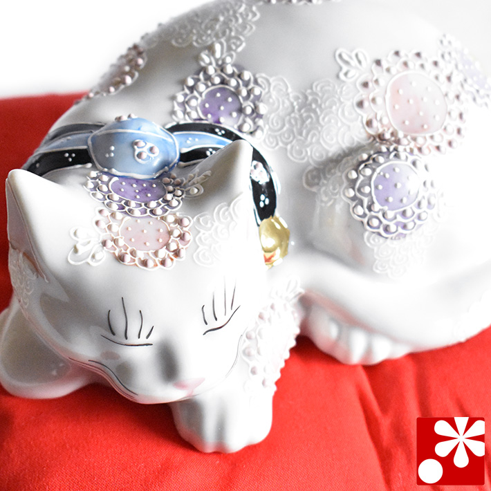 九谷焼 眠り猫 置物 花むらさき 座布団付