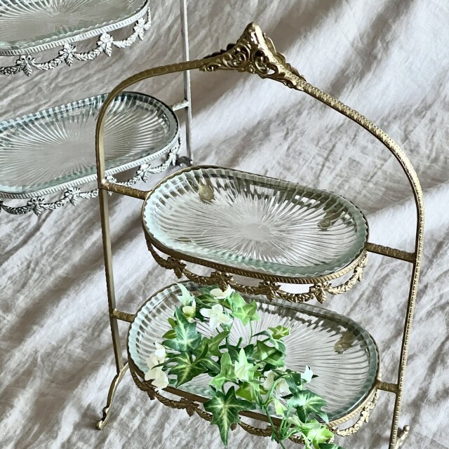 全2色】 真鍮製 アンティーク調 2段ディスプレイスタンド｜Y-KAGU(輸入