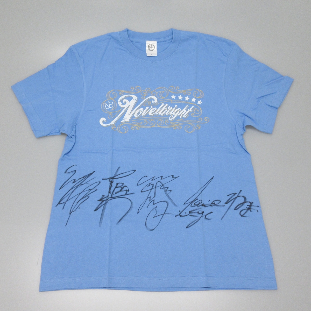 チャリティ】Novelbrightメンバーサイン入りTシャツ（18405508）中古