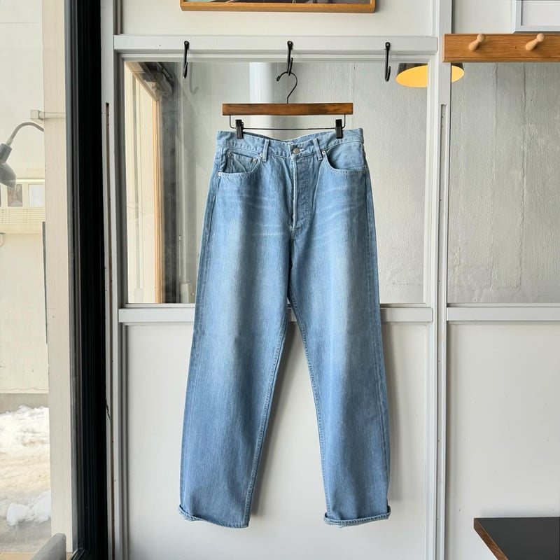 AURALEE SELVEDGE FADED LIGHT DENIM WIDE PANTS |