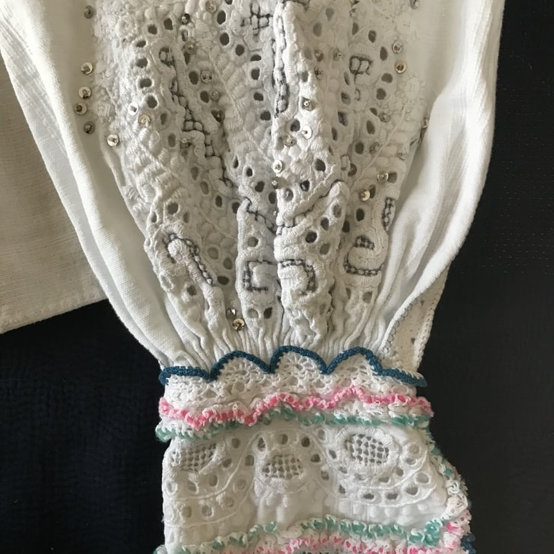 ルーマニア ヴィンテージ 手刺繍 スパンコール ブラウス